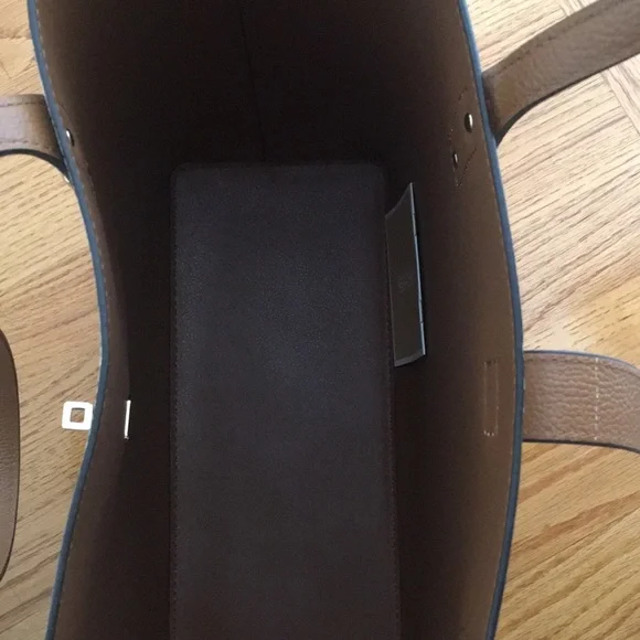 Michael Kors Tote Signature Brand Monogram Gold Hardware Tan Handle - Picture 9 of 9